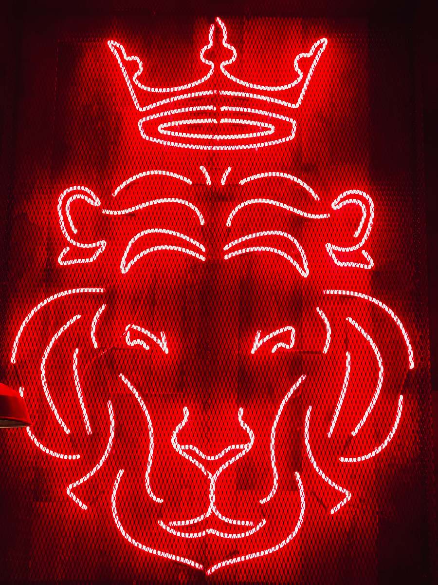 neon lion neon sigange red