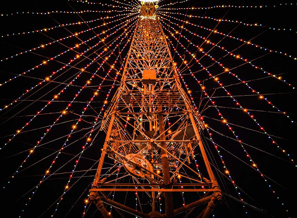 structure photo of tower with string lights geometry