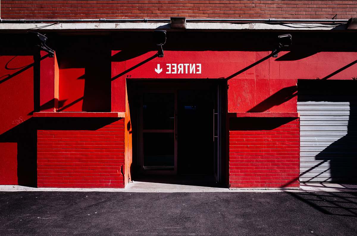 brick opened entree near parking lat france