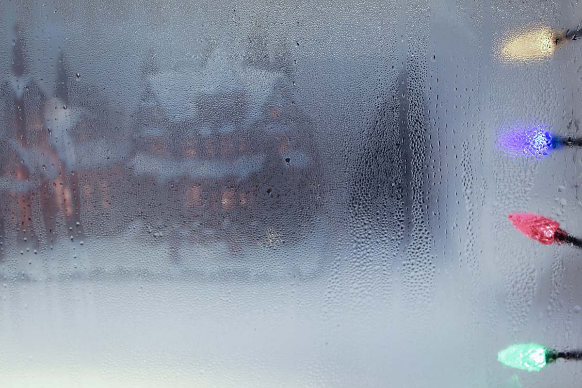 snow blurry photography of snow covered house outdoors