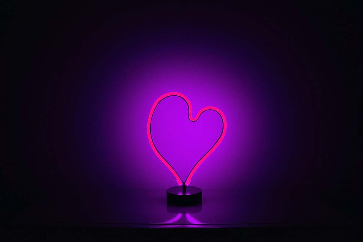 light heart-shape pink lighted table lamp toronto
