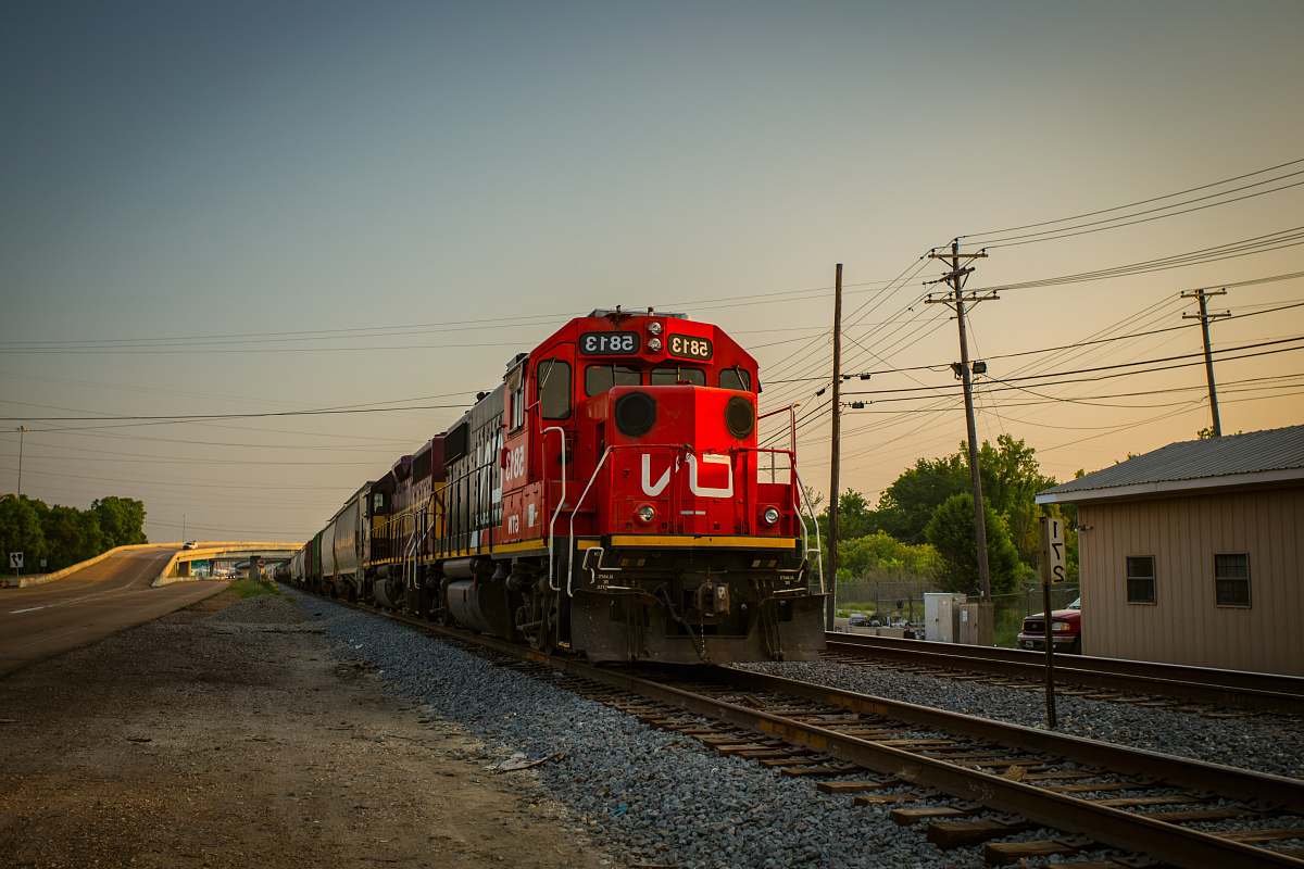 train red train train track