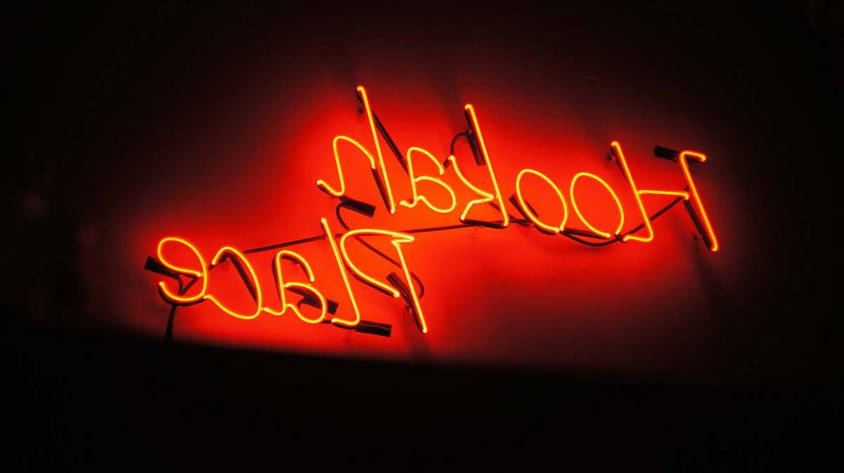 syktyvkar Hookah Place neon signage russia