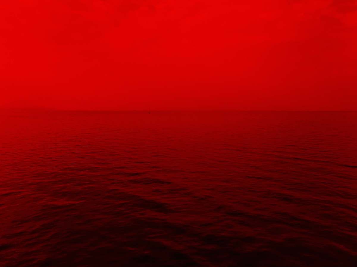 Experience the breathtaking beauty of nature with this captivating photo showcasing a vibrant ocean scene illuminated by a dramatic red sky. Perfect for travel blogs, environmental campaigns, or any project seeking to evoke emotions of awe and serenity. This image captures the essence of tranquility amidst the fiery hues, making it a versatile choice for designers and content creators looking to enhance their visual storytelling.