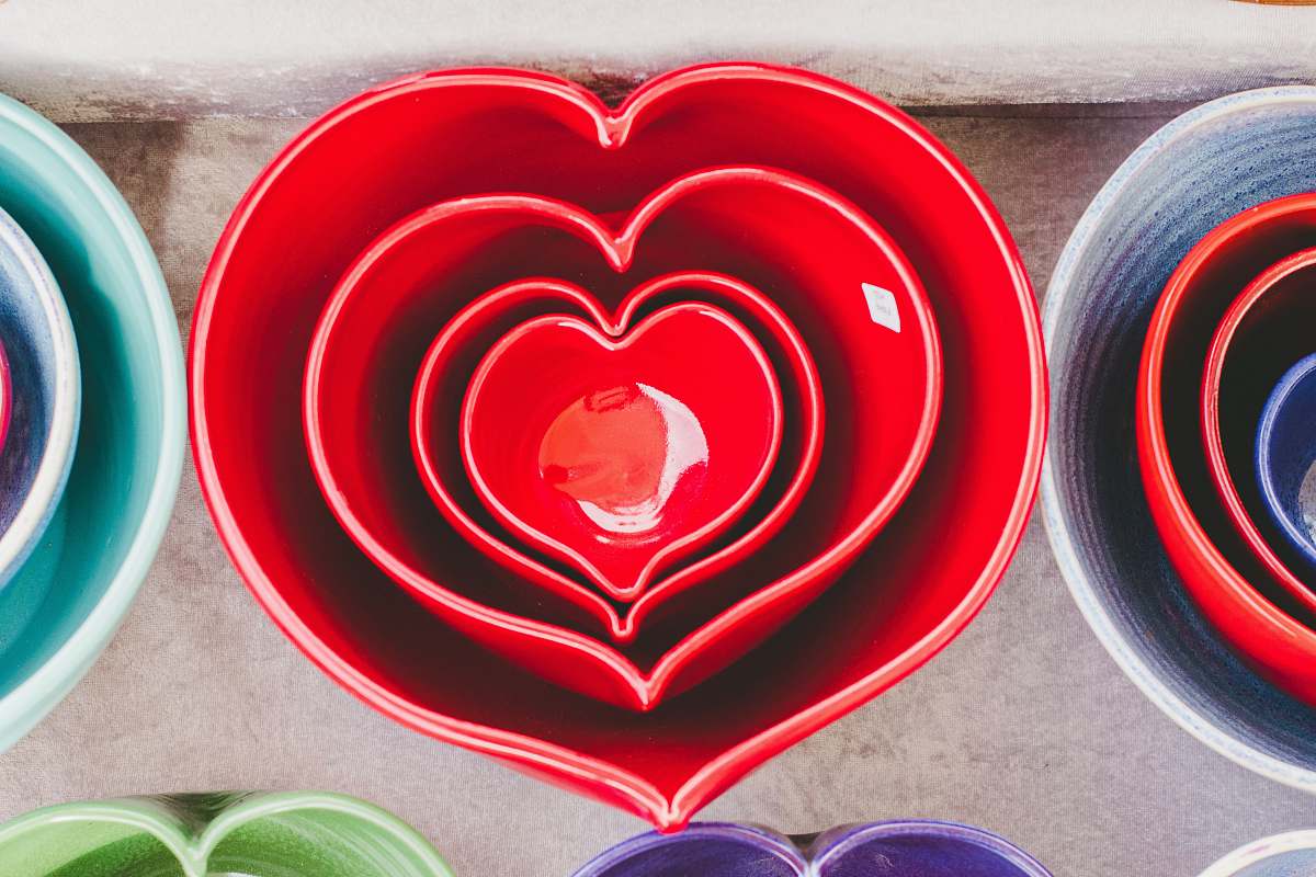 heart Red heart-shaped ceramic bowls of different sizes stacked one inside the other kitchen