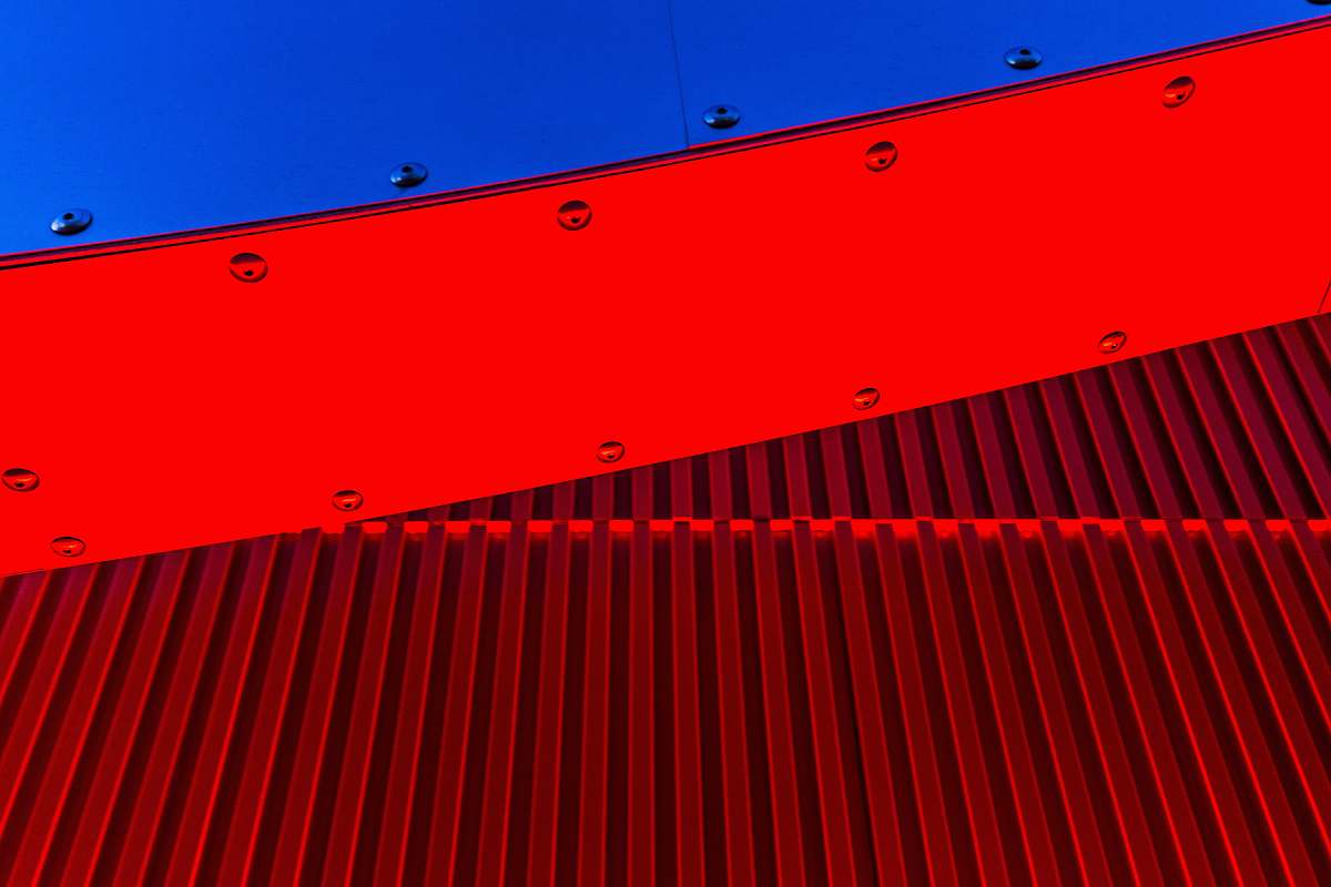 building red surface petersen automotive museum