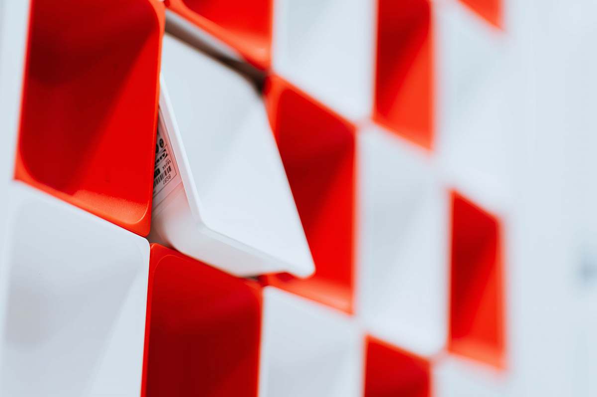 game white and red containers 