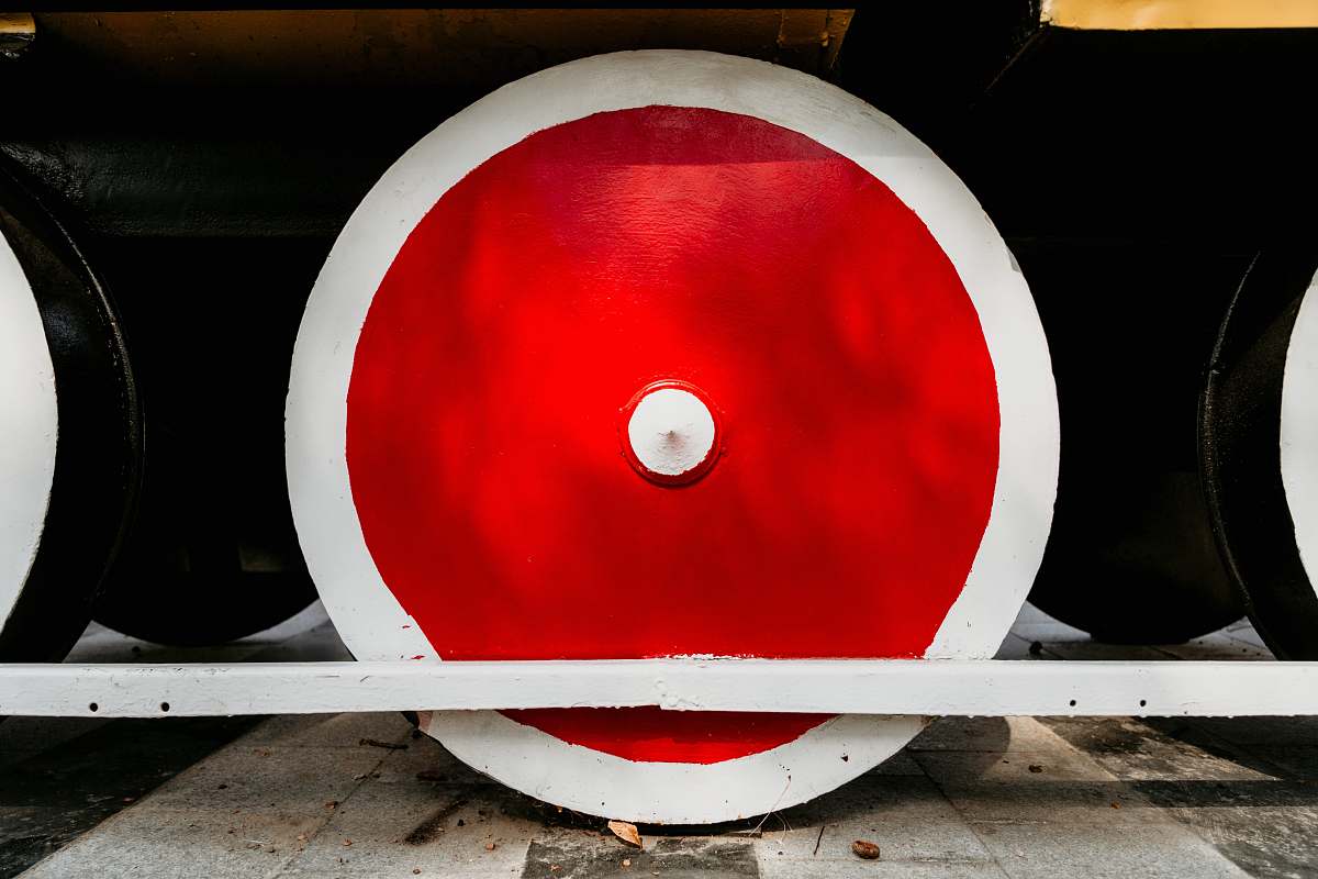 sink white and red train wheel киев