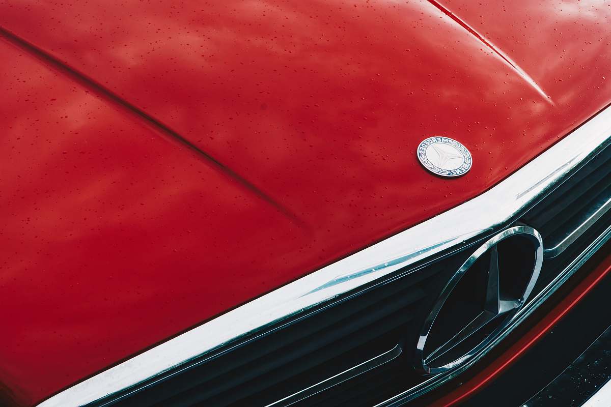 symbol red Mercedes-Benz vehicle logo