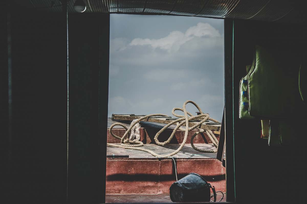 window brown rope on brown wood slab outside building during daytime red