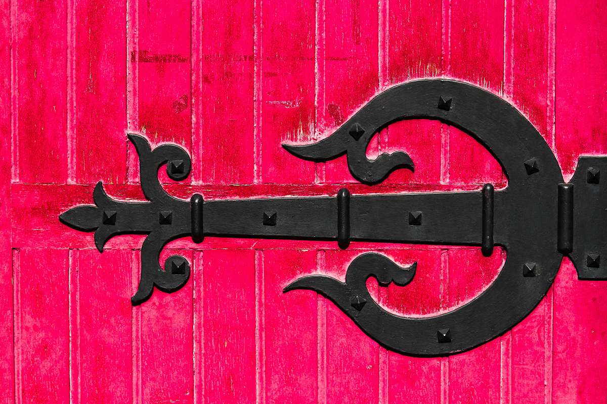 text black metal gate design symbol