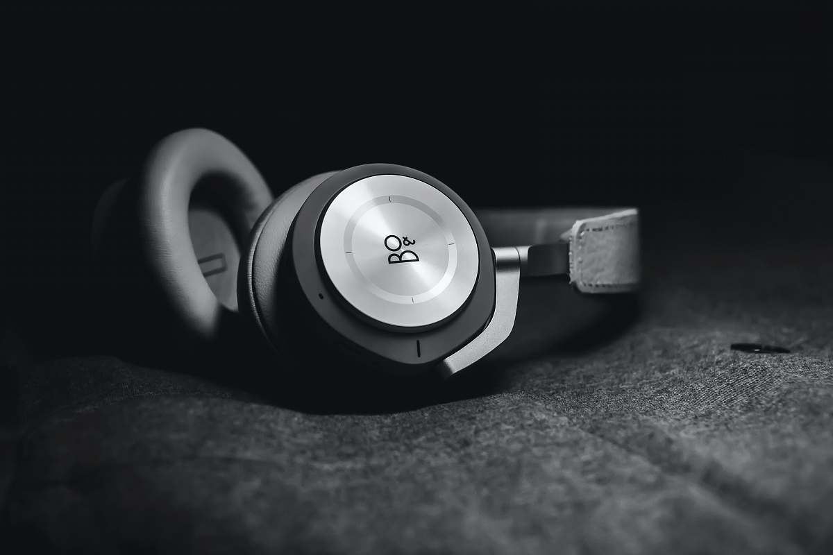 headset grayscale of B & Bo headset headphones