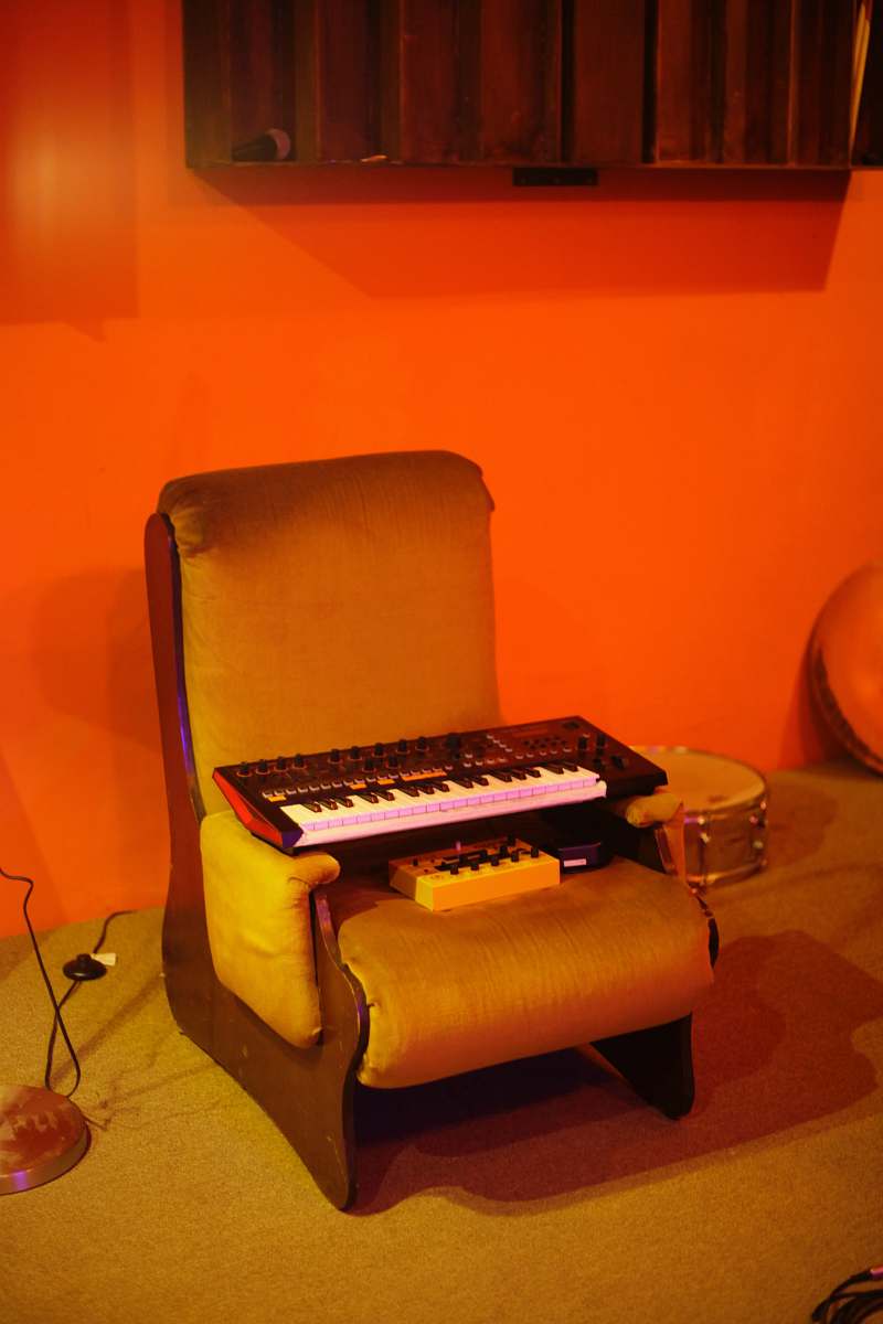 keyboard black and white piano keyboard on brown sofa chair computer hardware