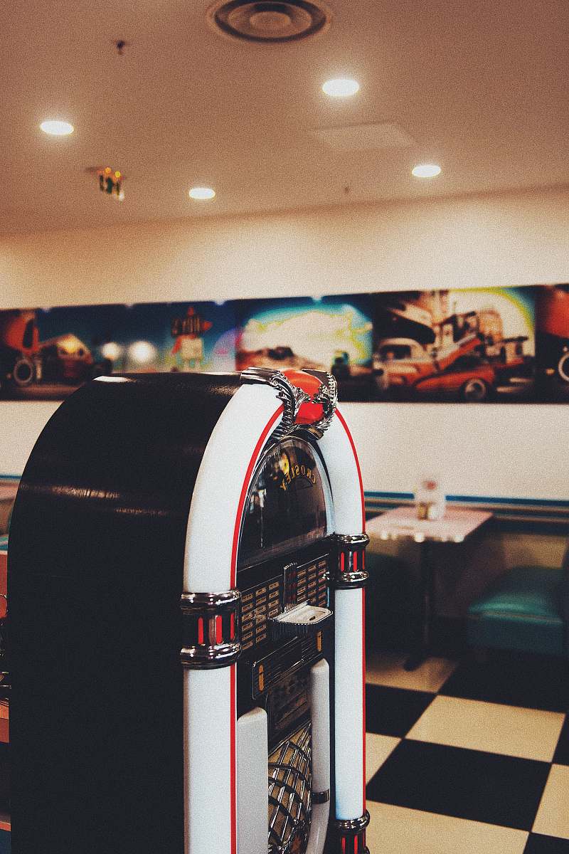 food turned-off jukebox lille