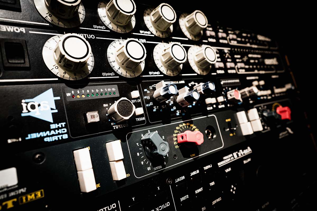 game black audio equalizer sound