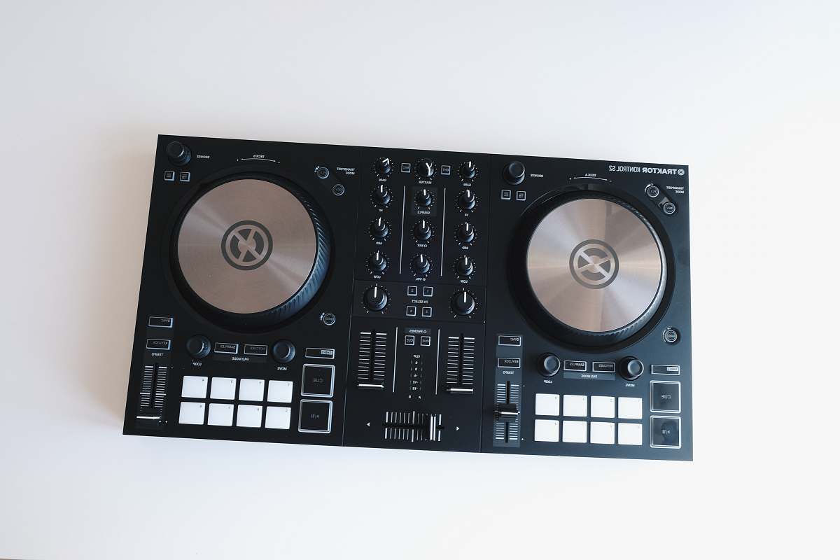 camera DJ mixer stereo