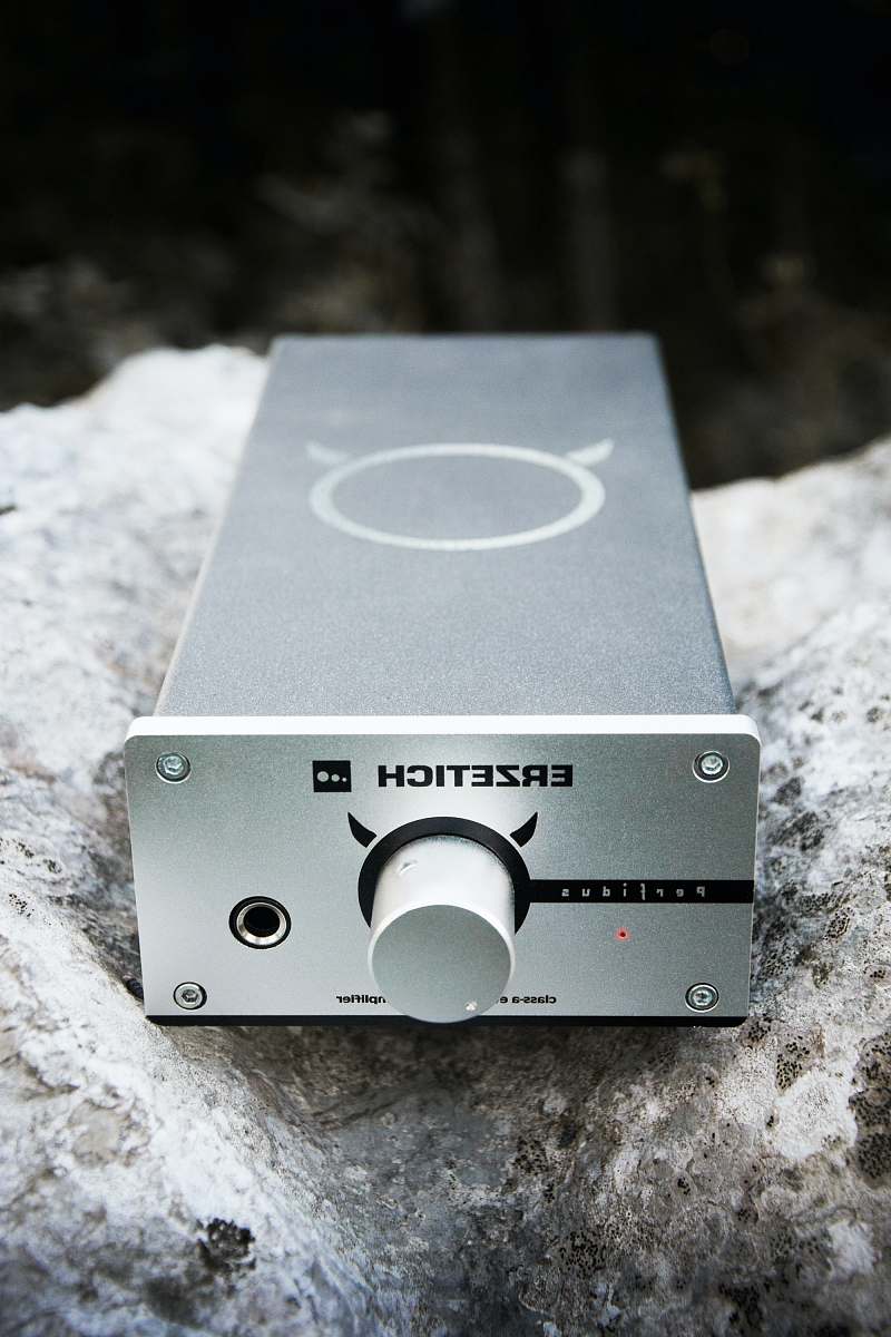 grey rectangular gray Erzetich media player headphone amplifier