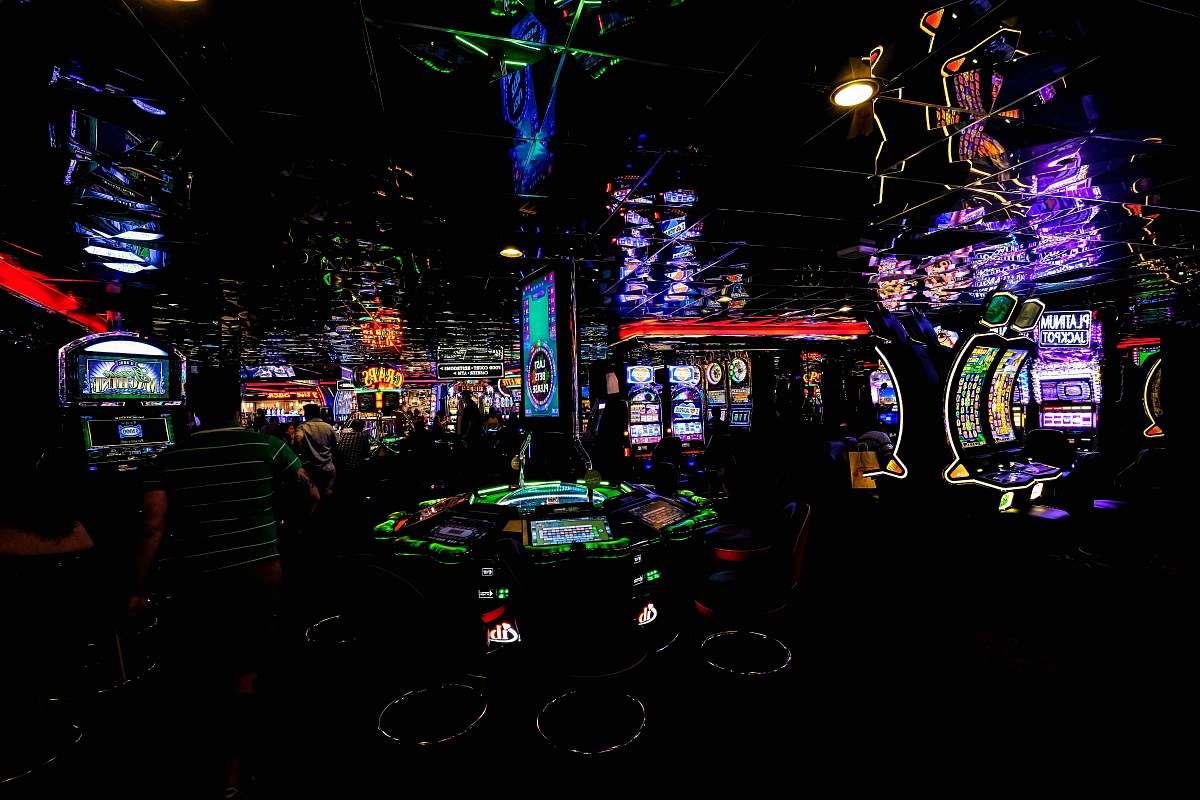 game people in gaming room slot