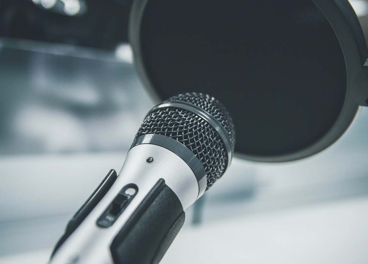 microphone gray and black dynamic microphone with filter neonbrand digital marketing