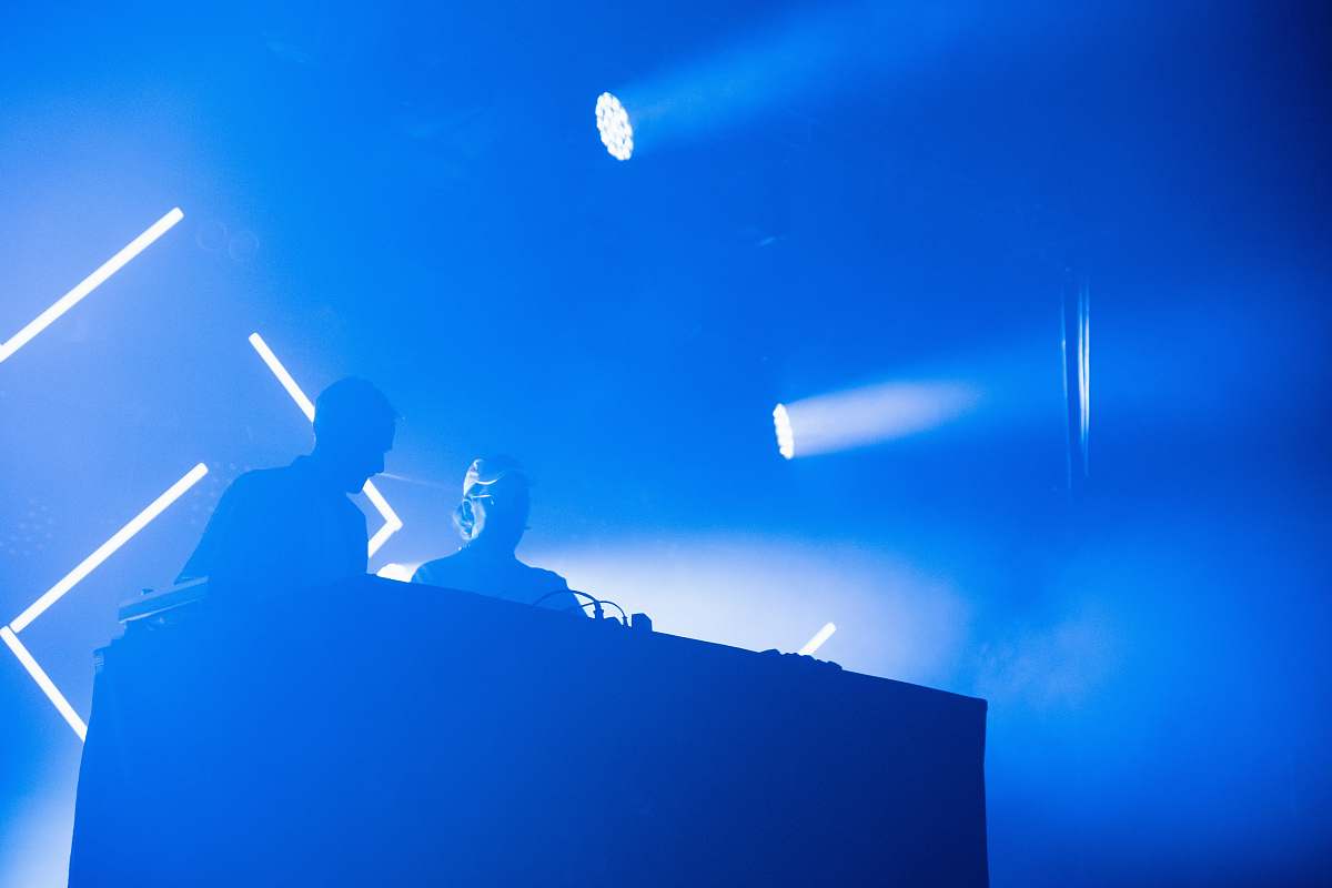 light two DJ on stage flare