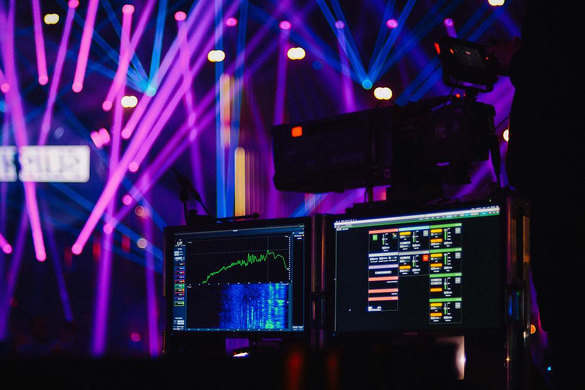 helsinki two flat screen monitors in disco room finland