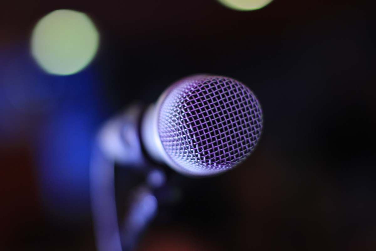 mic selective focus photography of microphone sing