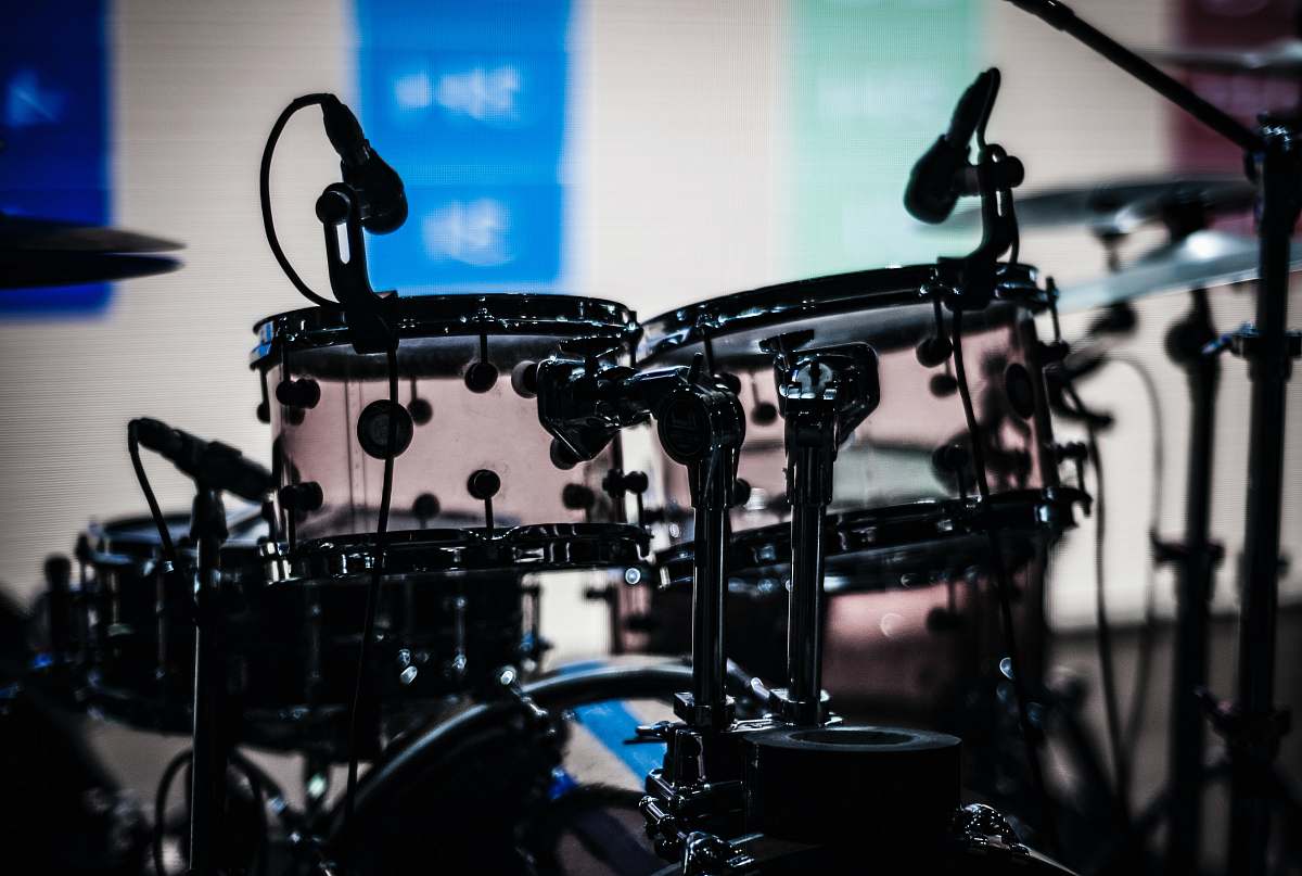 drum black drum set shallow focus photography musical instrument