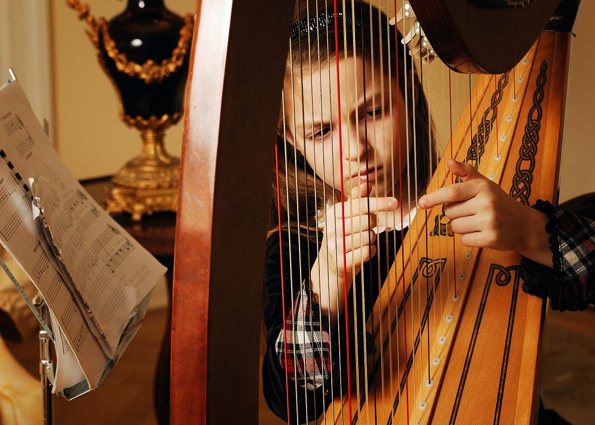 hand girl playing harp wrist