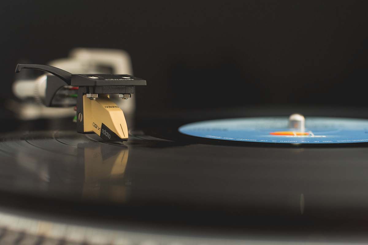 vinyl vinyl album spinning on turn table record