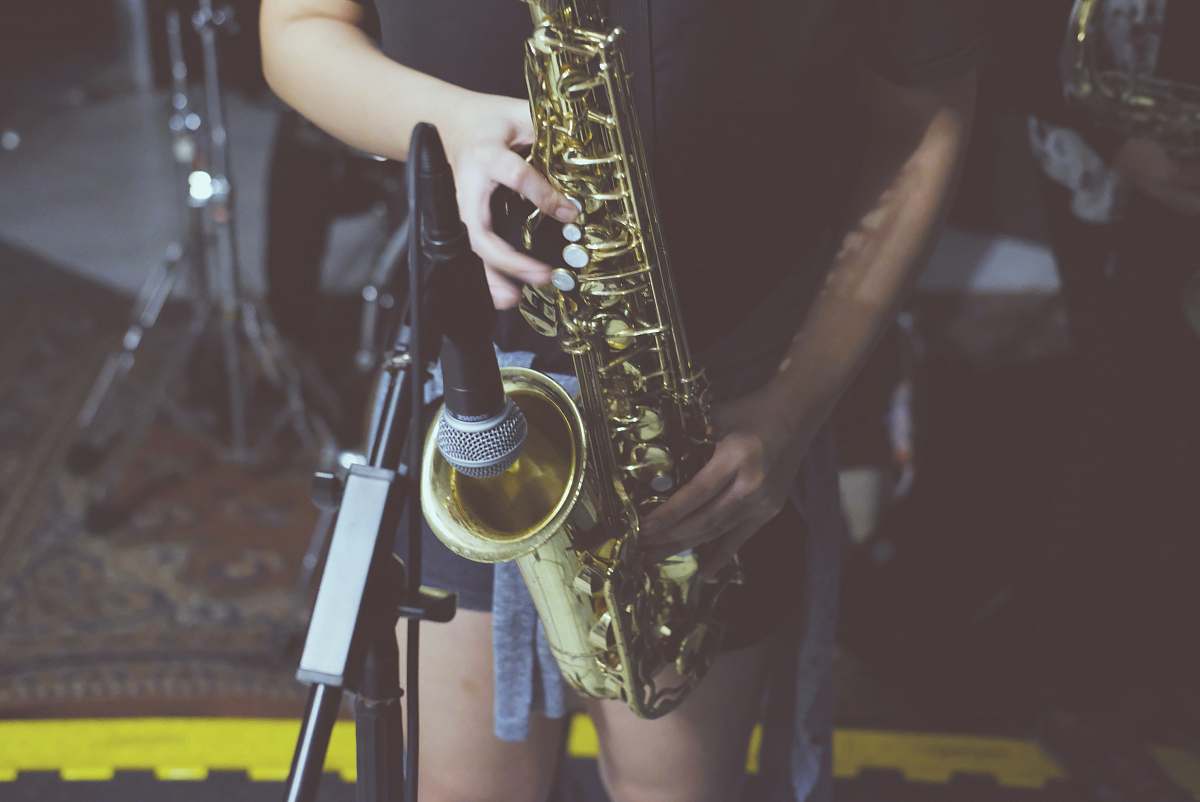 saxophone woman playing saxophone leisure activities