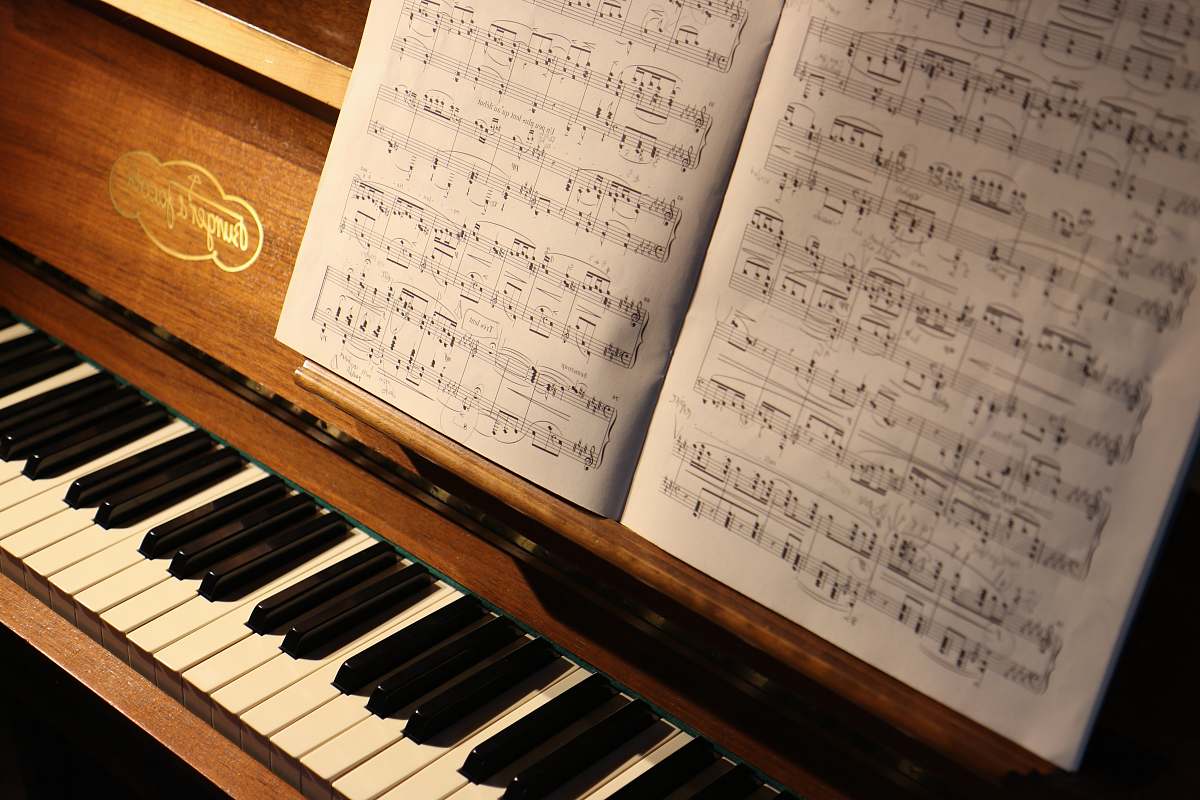 music music note on brown piano grand piano