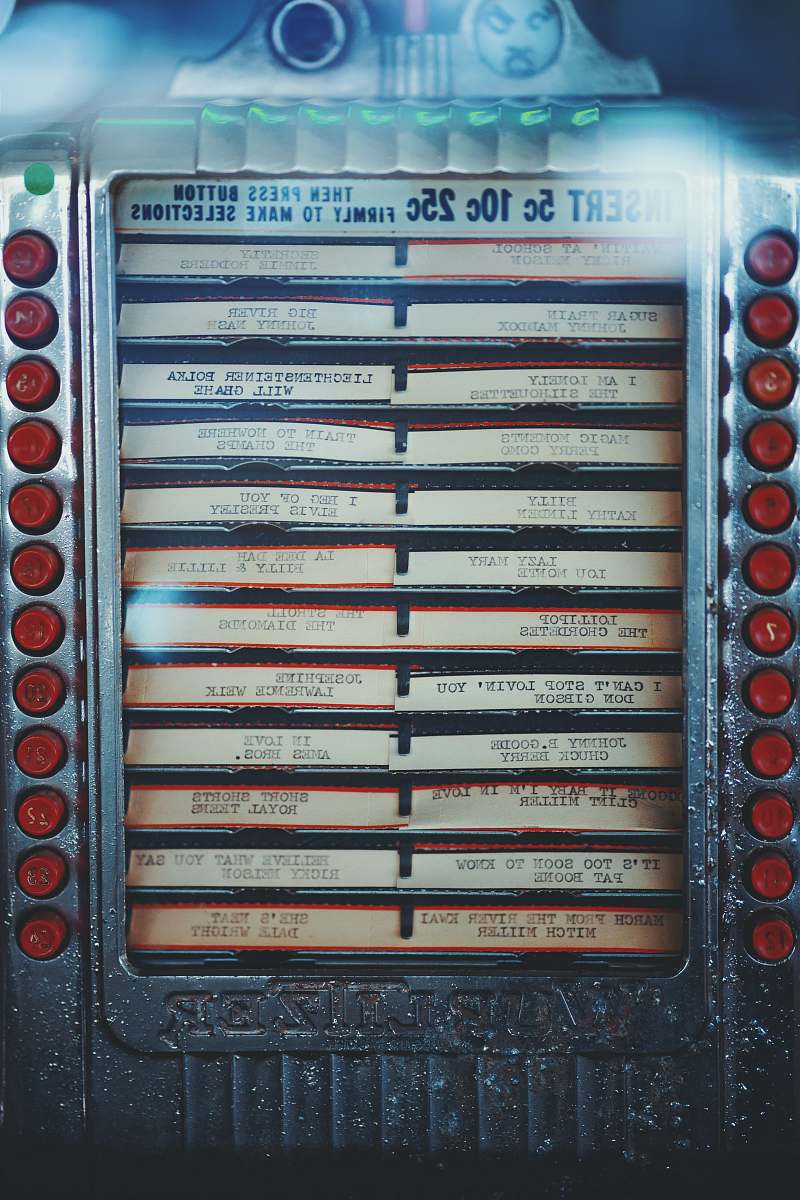 This stunning vintage jukebox, adorned in an elegant silver and white design with gray accents, captures the essence of nostalgia and retro charm. Perfect for themed events, music festivals, or as a unique decor piece in cafes and lounges, this jukebox will evoke memories of classic tunes and lively gatherings. Whether you're a music enthusiast or a collector of vintage artifacts, this piece stands out as a conversation starter and a stylish addition to any space.