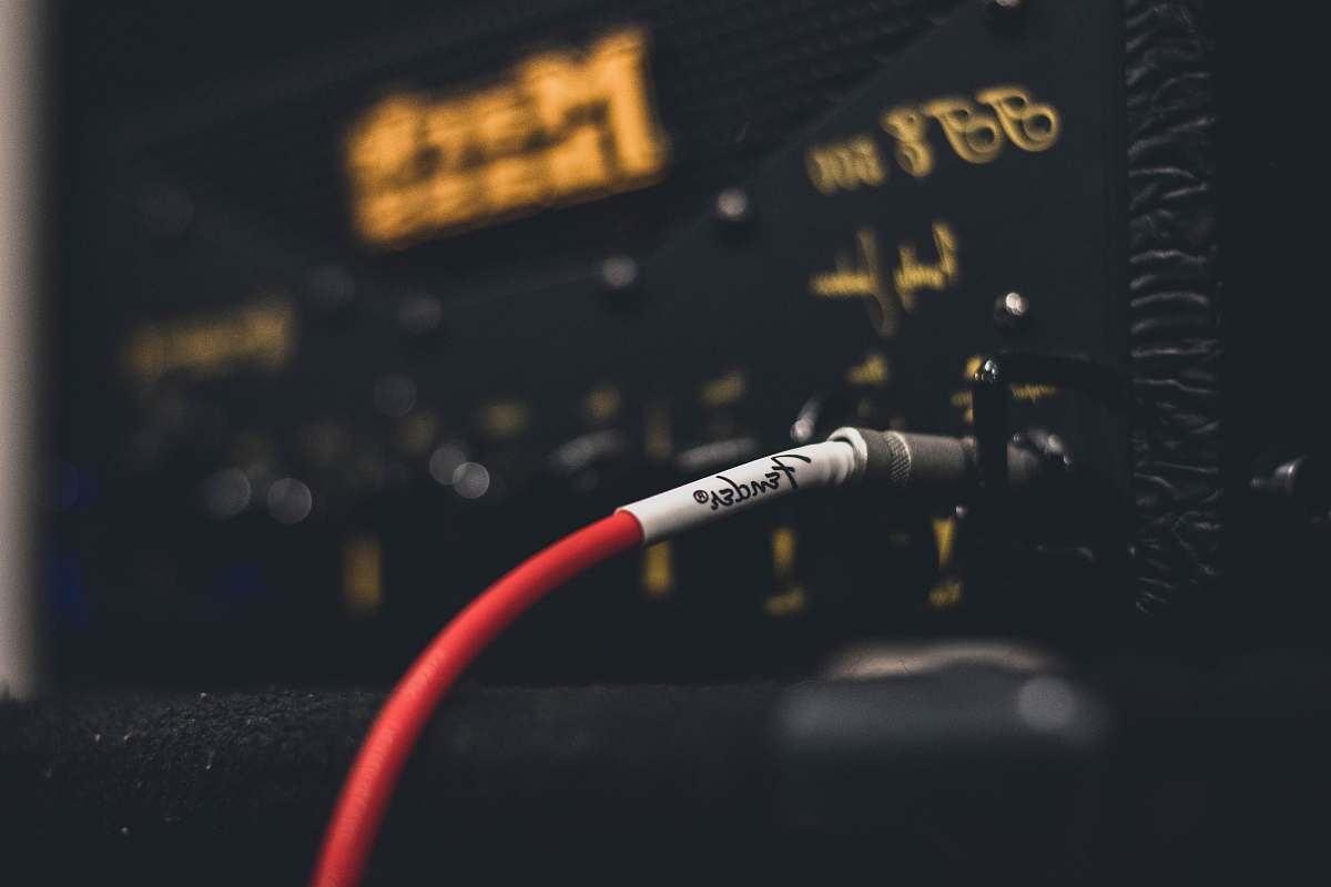 gauge red and white audio cable guitar