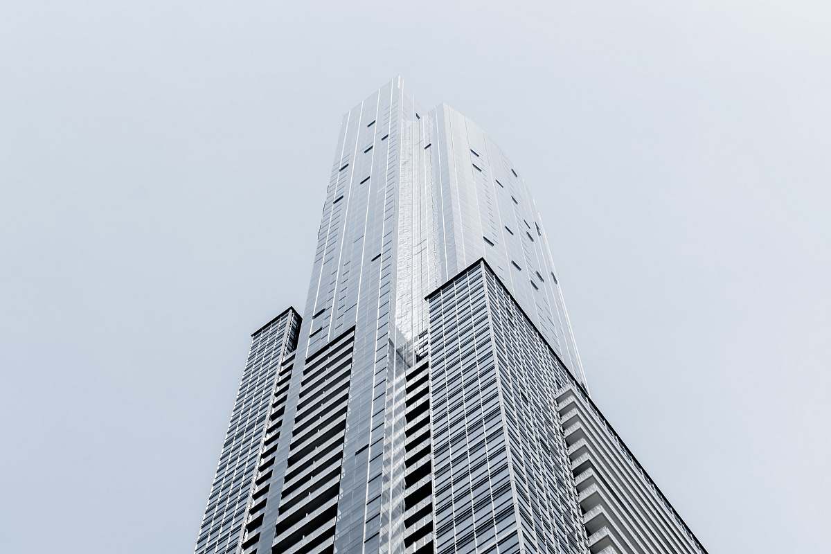 urban A tall skyscraper in Toronto against a pale blue sky architecture