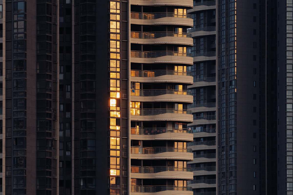 city brown concrete building on focus photography high rise