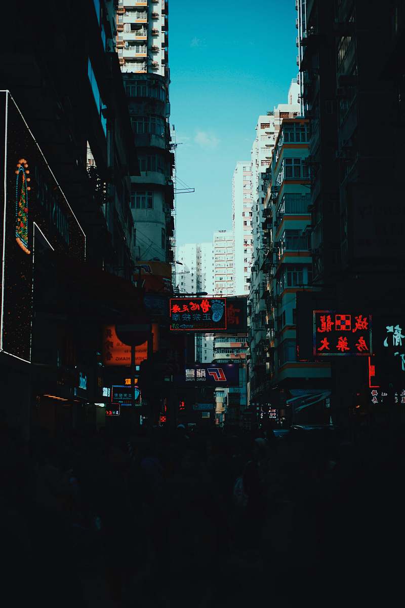 city gray and white concrete city buildings during daytime metropolis