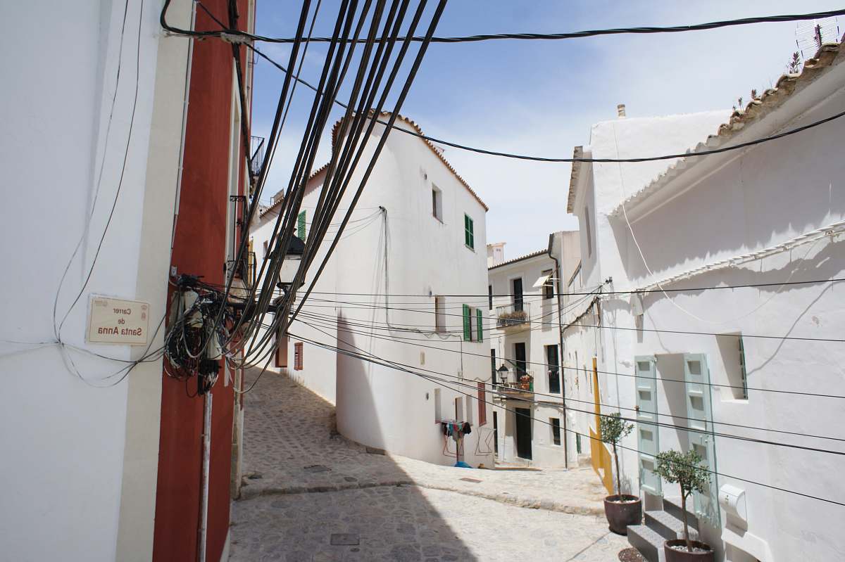 street narrow pathway between houses town