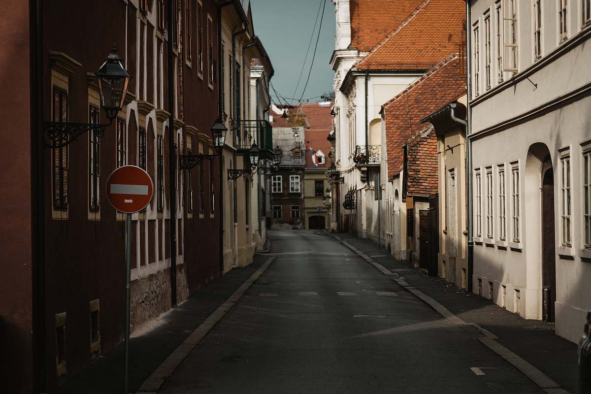 city road during daytime road