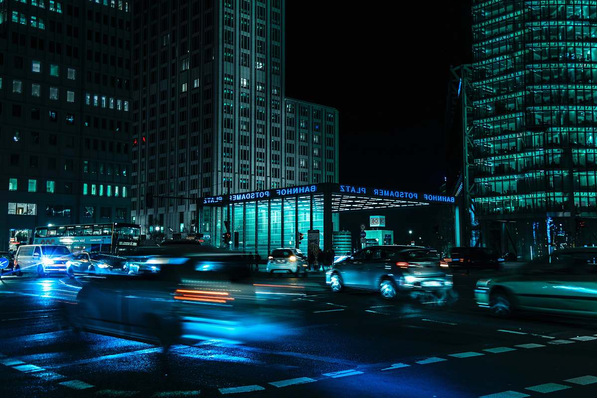 city view of busy street at the city during nighttime road