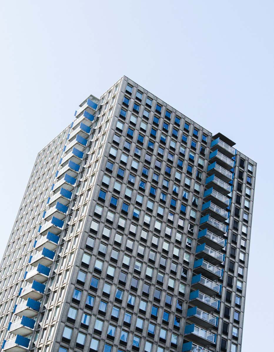 city white and red high-rise building office building