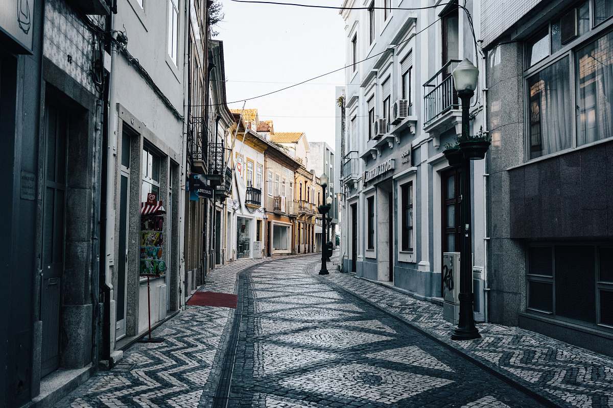 town alley between buildings street