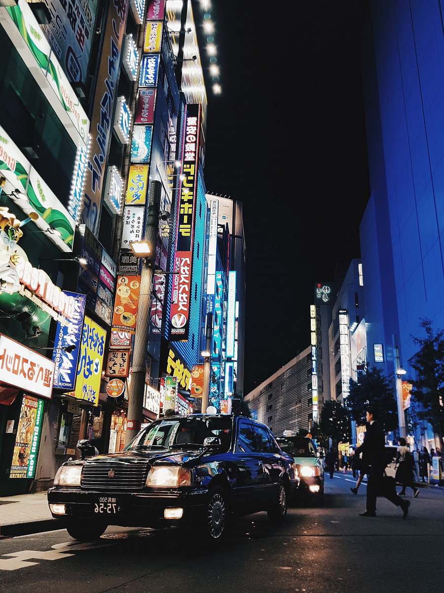building black vehicle urban