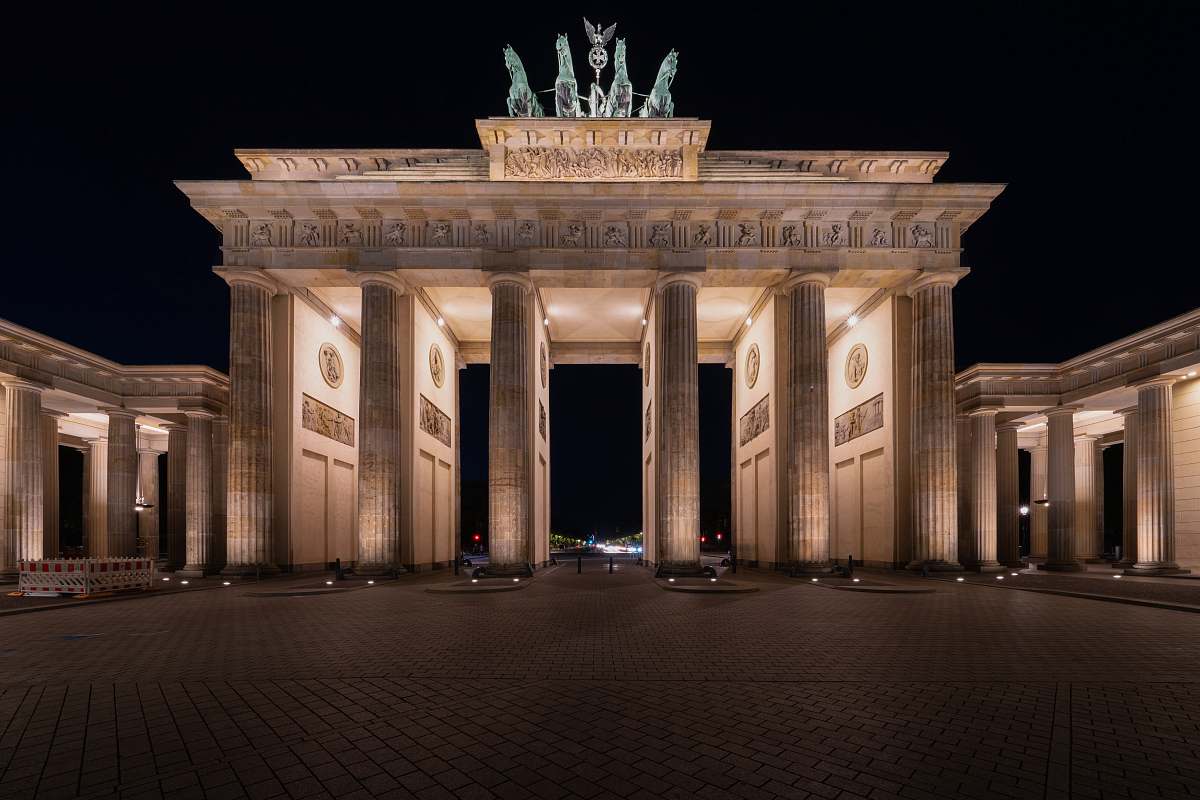 building Brandenburg Gate, Berlin downtown