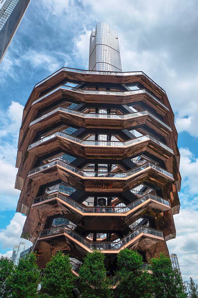 building brown and gray building worm's-eye view photo high rise