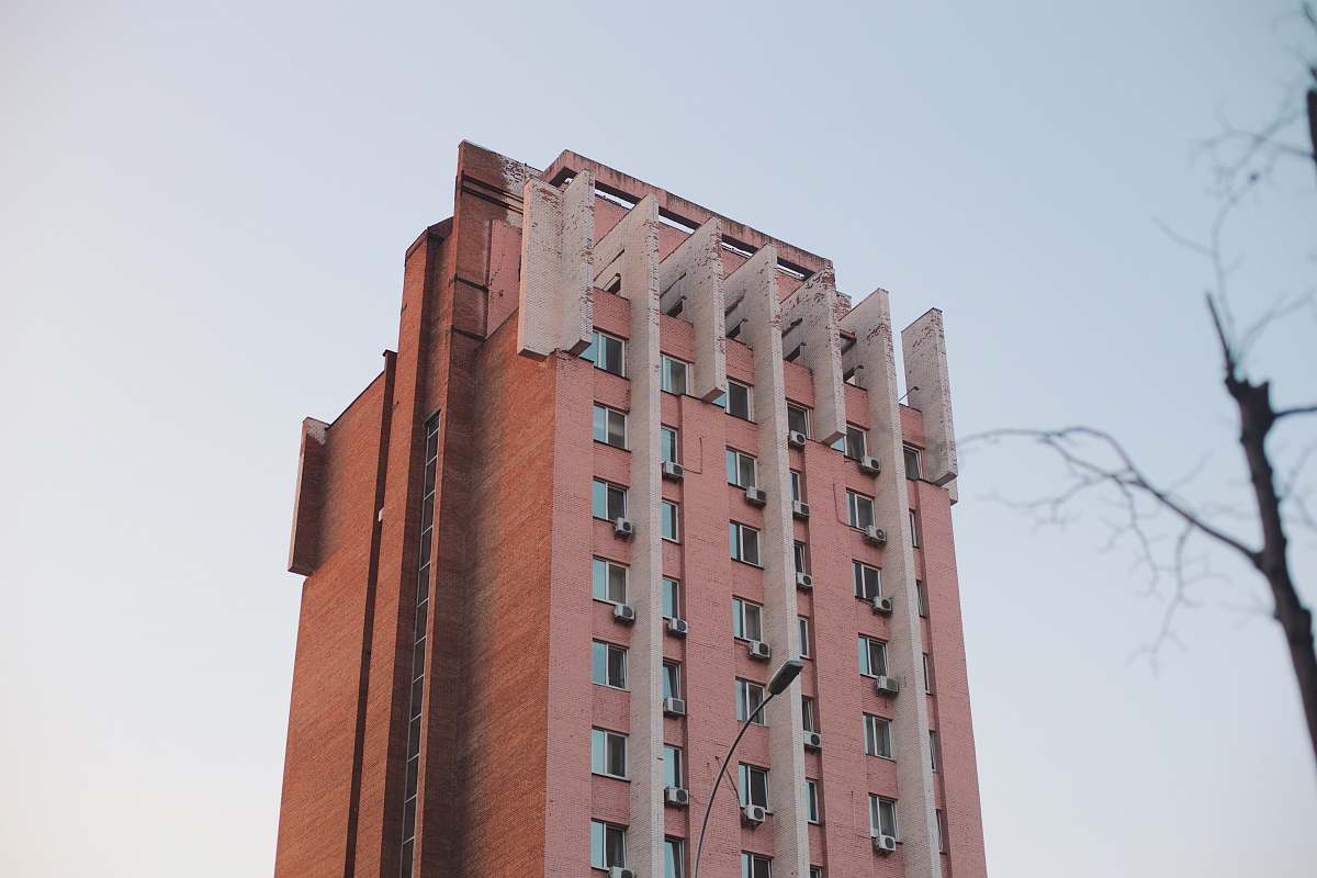 building brown high-rise concrete building high rise