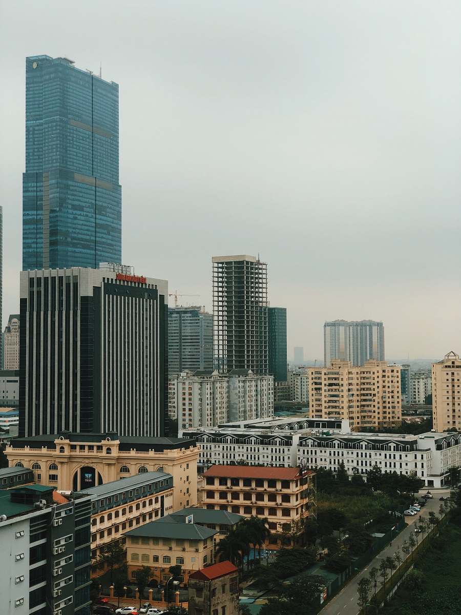 building gray high-rise concrete buildings office building
