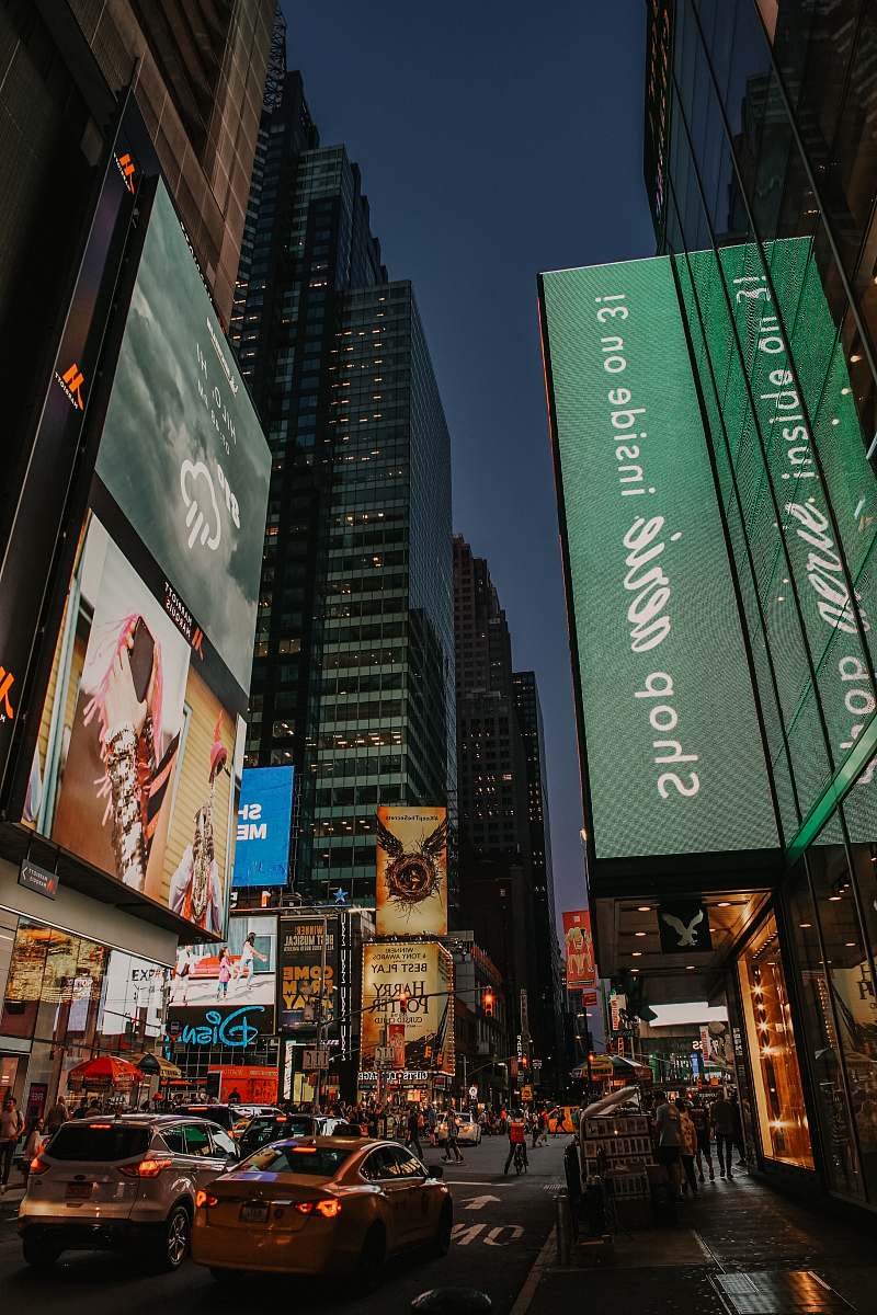 building green signage metropolis