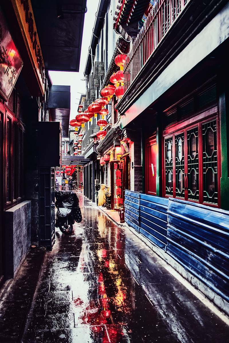 building hallway with red chinese lanterns road