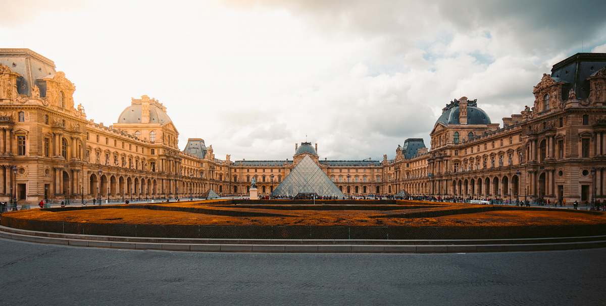 downtown Louvre Museum, Paris town