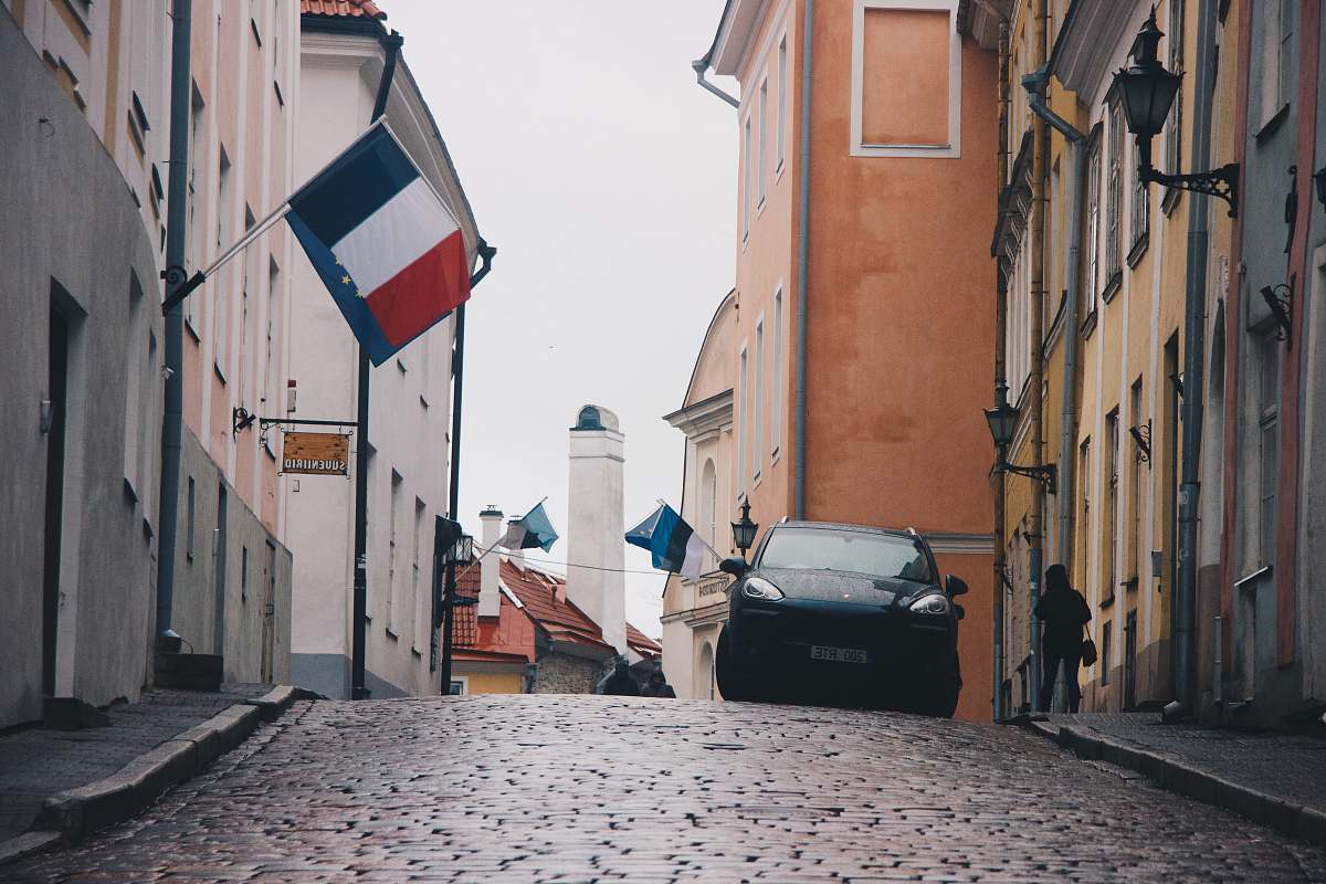 building low angle-view of road with vehicle parks beside buildings road